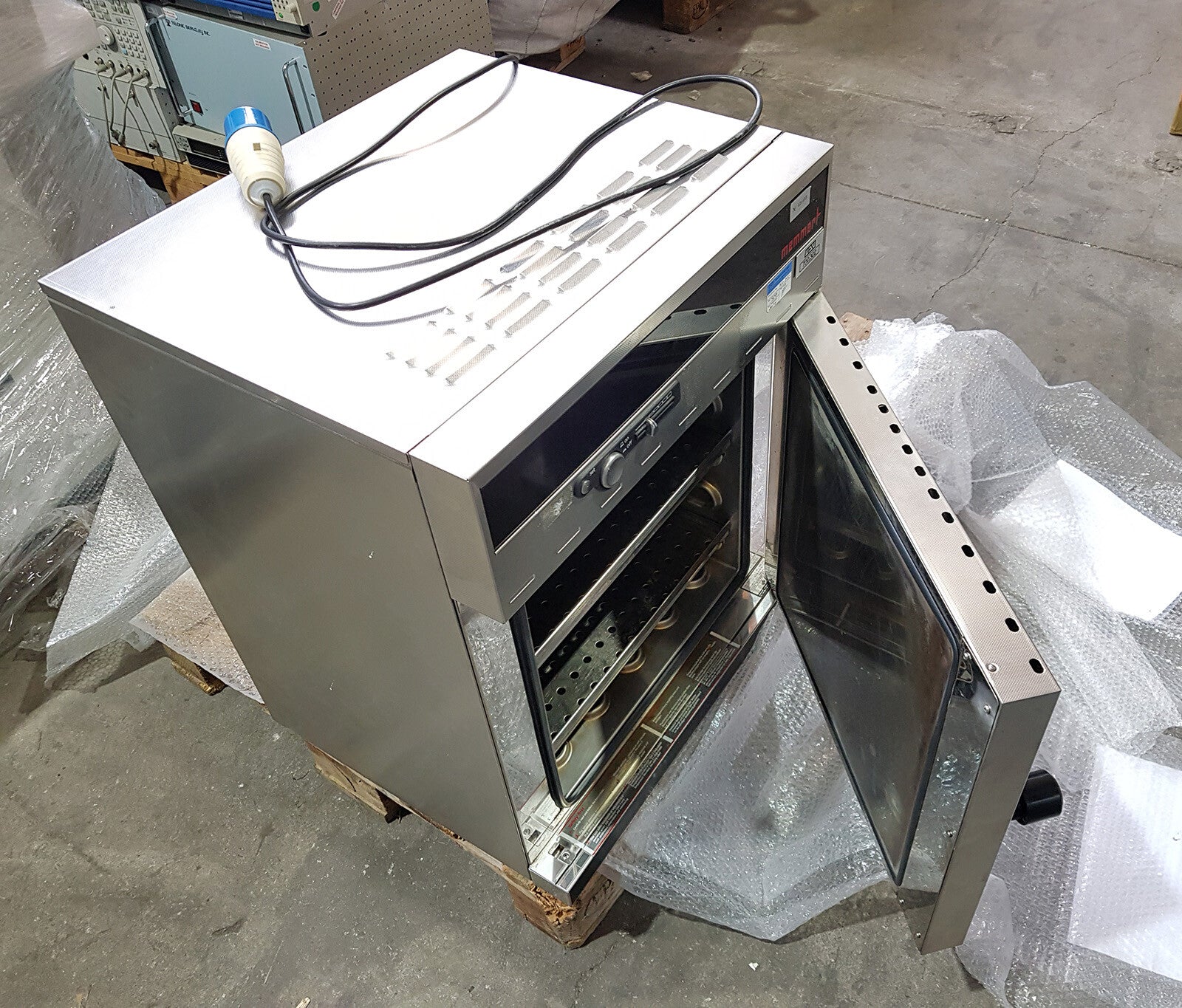 Memmert UFE 400 Laboratory Oven
