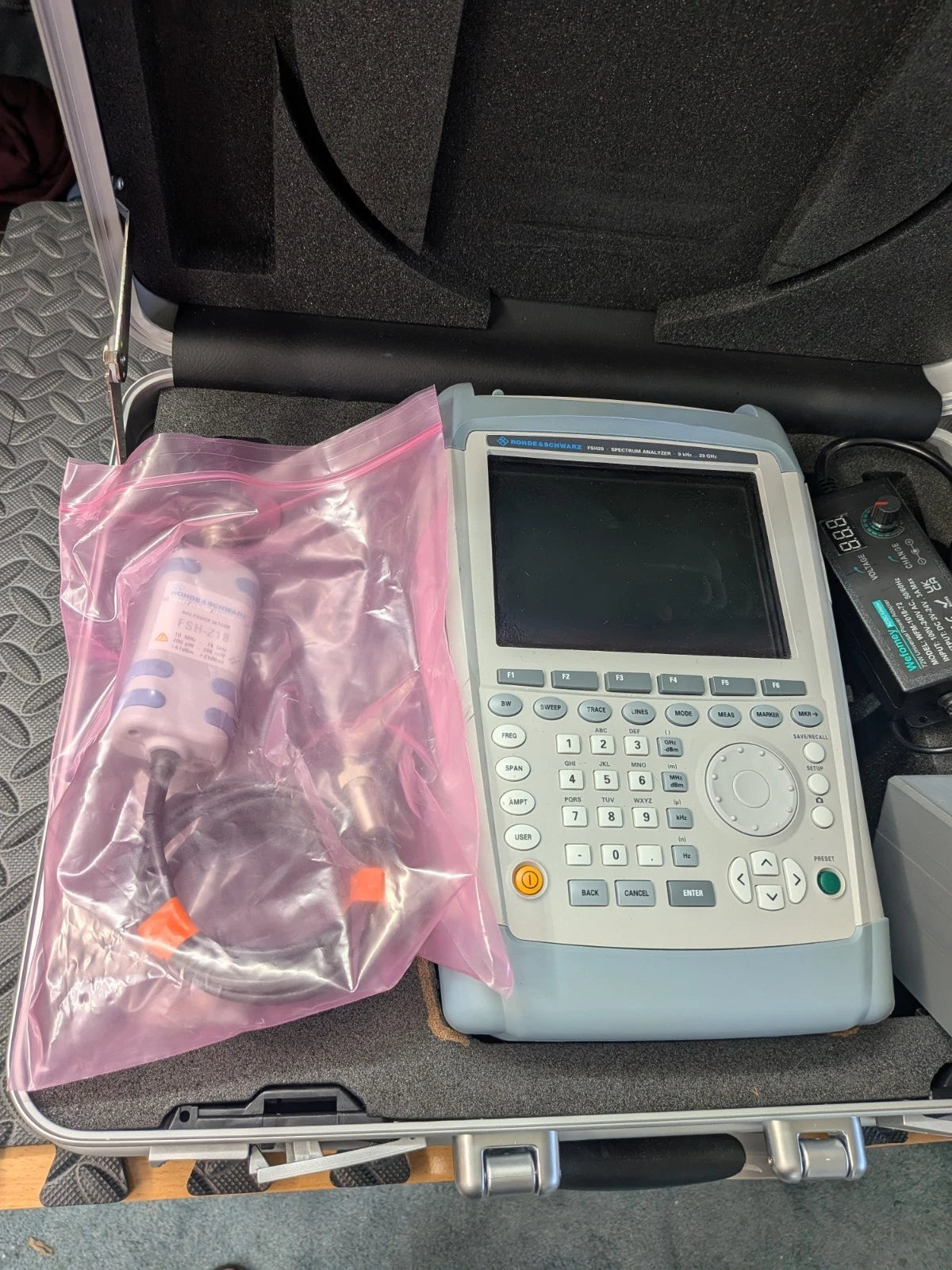 🔥Rohde & Schwarz R S Fsh20 K17 Handheld Spectrum Analyzer /Meter+Sensor !Cal'd!