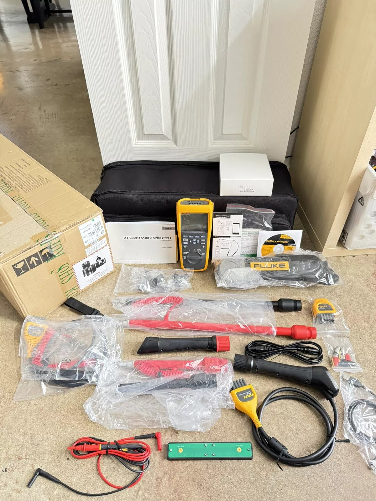 FLUKE BT520 Battery Analyzer Kit - New Sealed