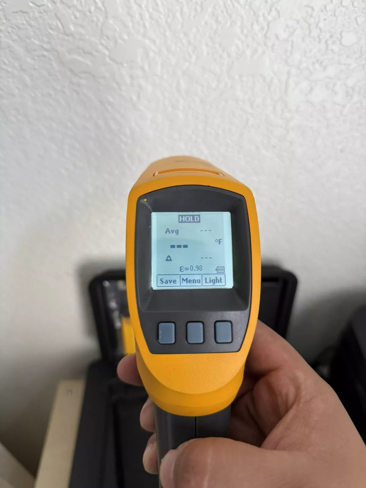 Fluke 568 IR Thermometer with Case and Manual