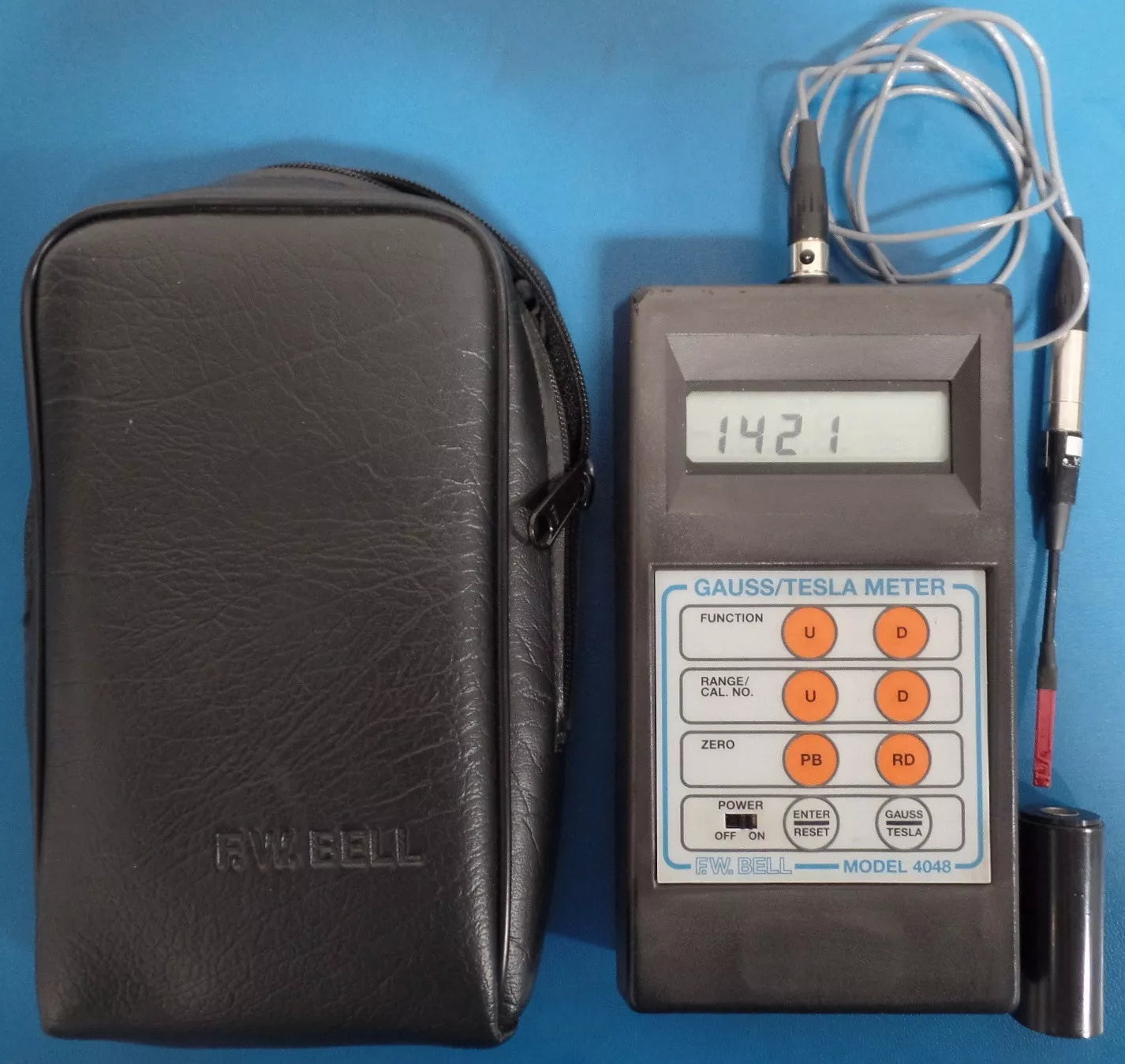 FW Bell 4048 Gauss/Tesla Meter with T-4048-001 Probe, Zero Gauss Chamber, & Case
