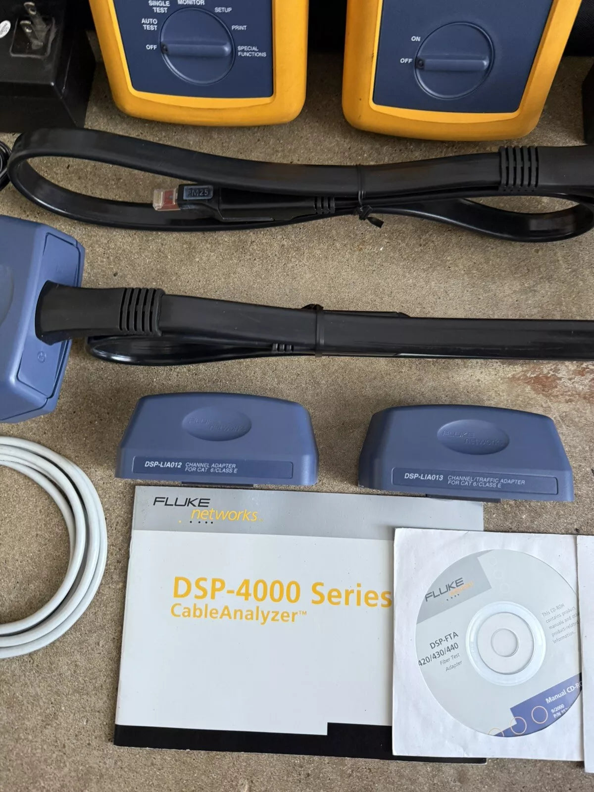 Fluke Networks DSP4300 Cable Analyzer Kit with Accessories (Tested)