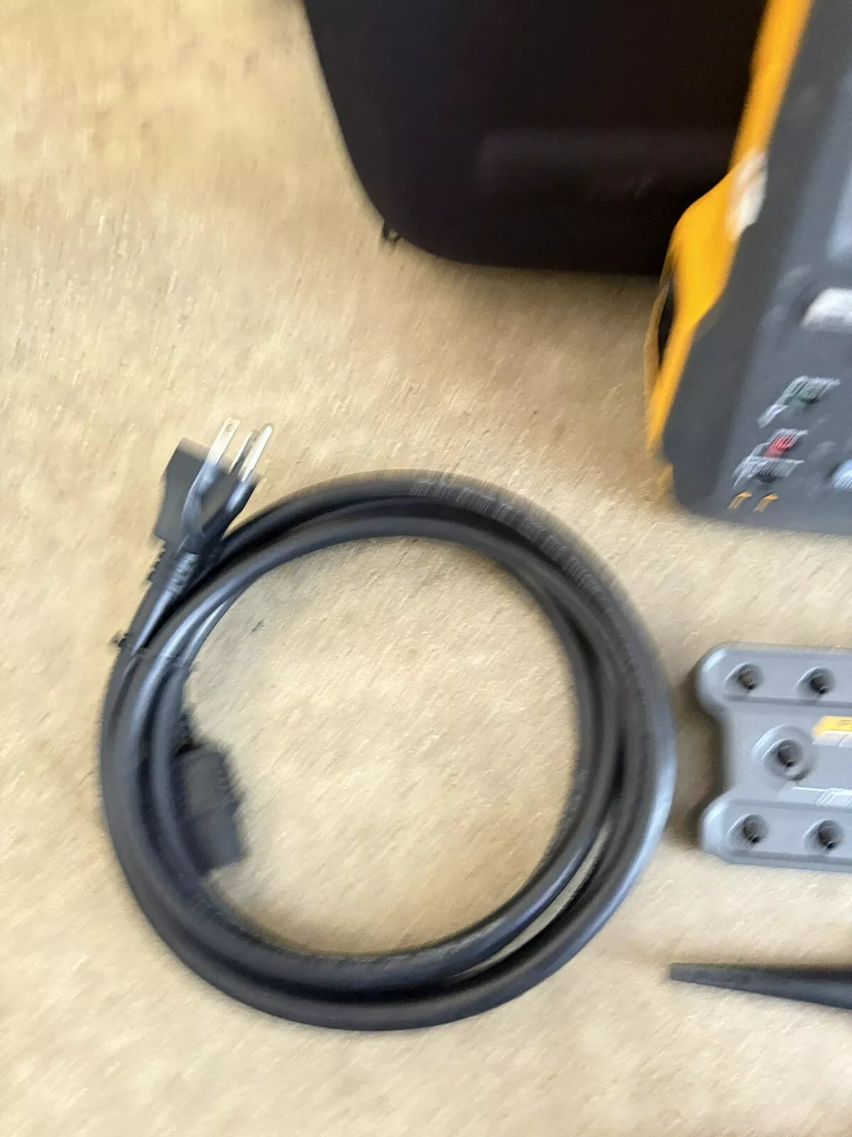 FLUKE ESA615 EU 230V Electrical Safety Analyzer (Tested)