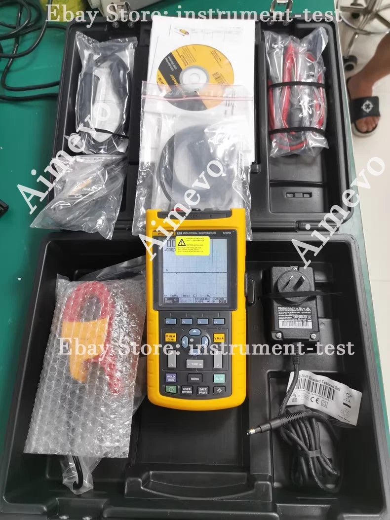 Fluke 125B Industrial Range 40MHz with Accessories