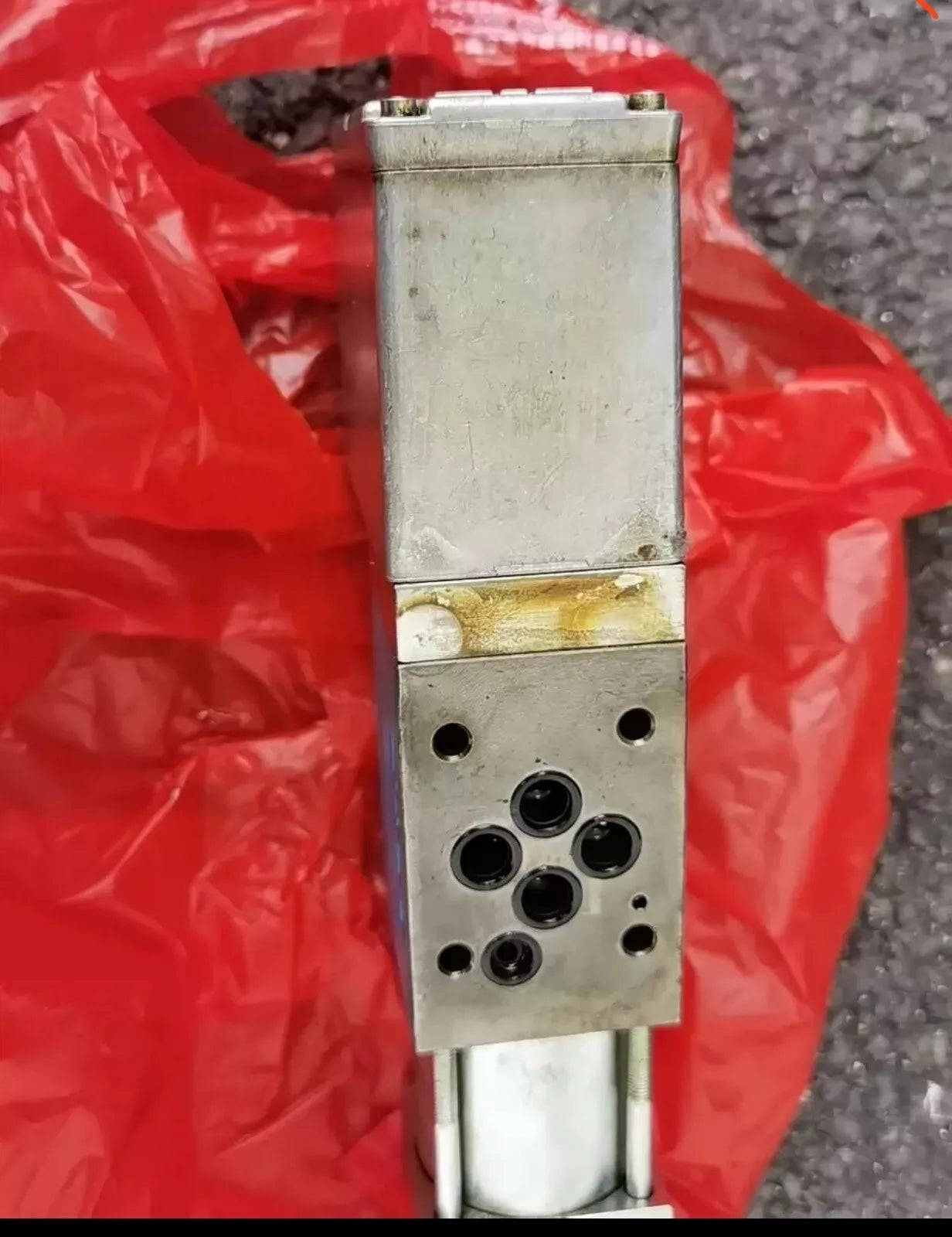 Moog D633-317B: Hydraulic Proportional Valve for Precise Control
