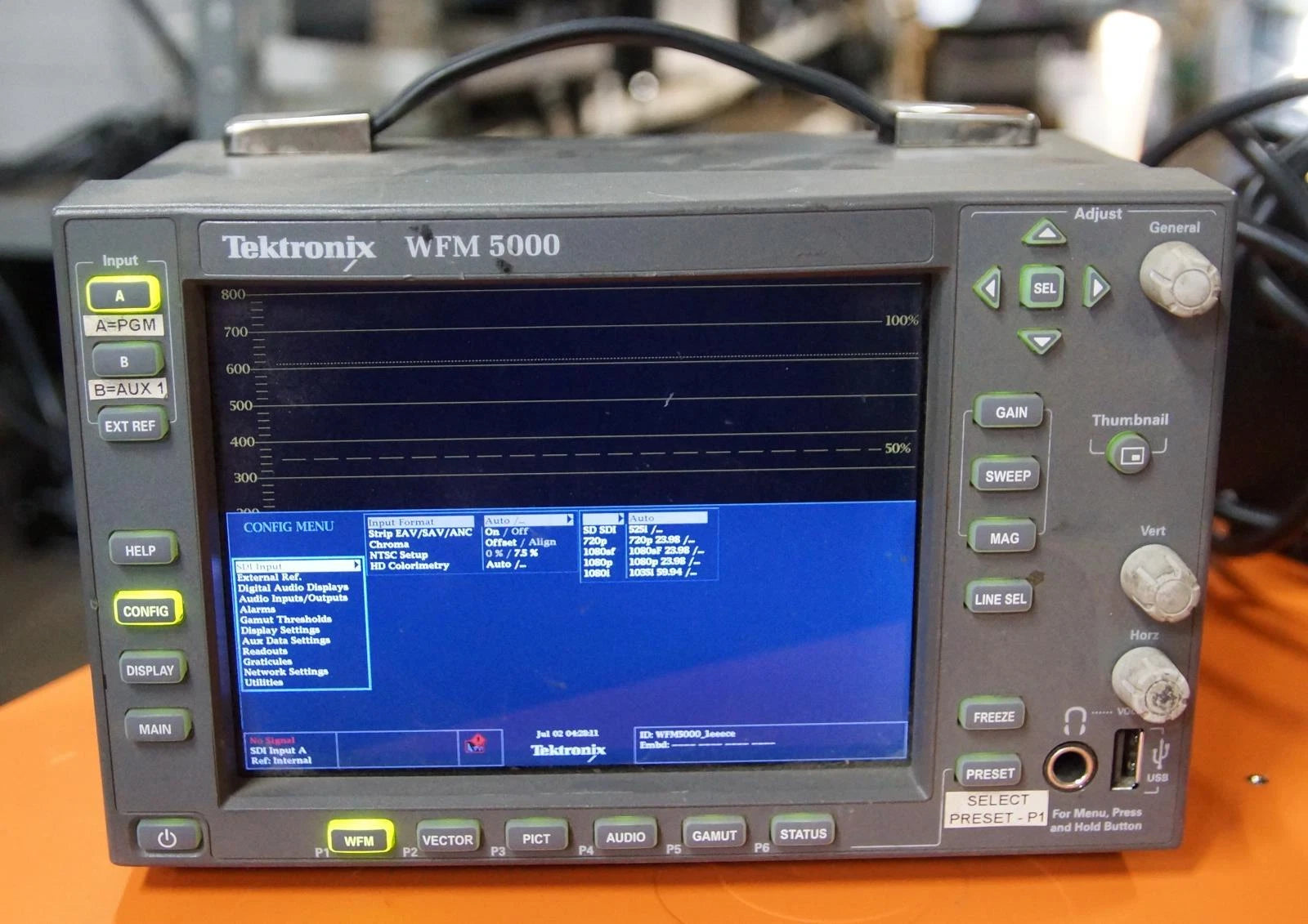 Tektronix WFM5000 Multi-Format Portable Waveform Monitor Options SD HD DG
