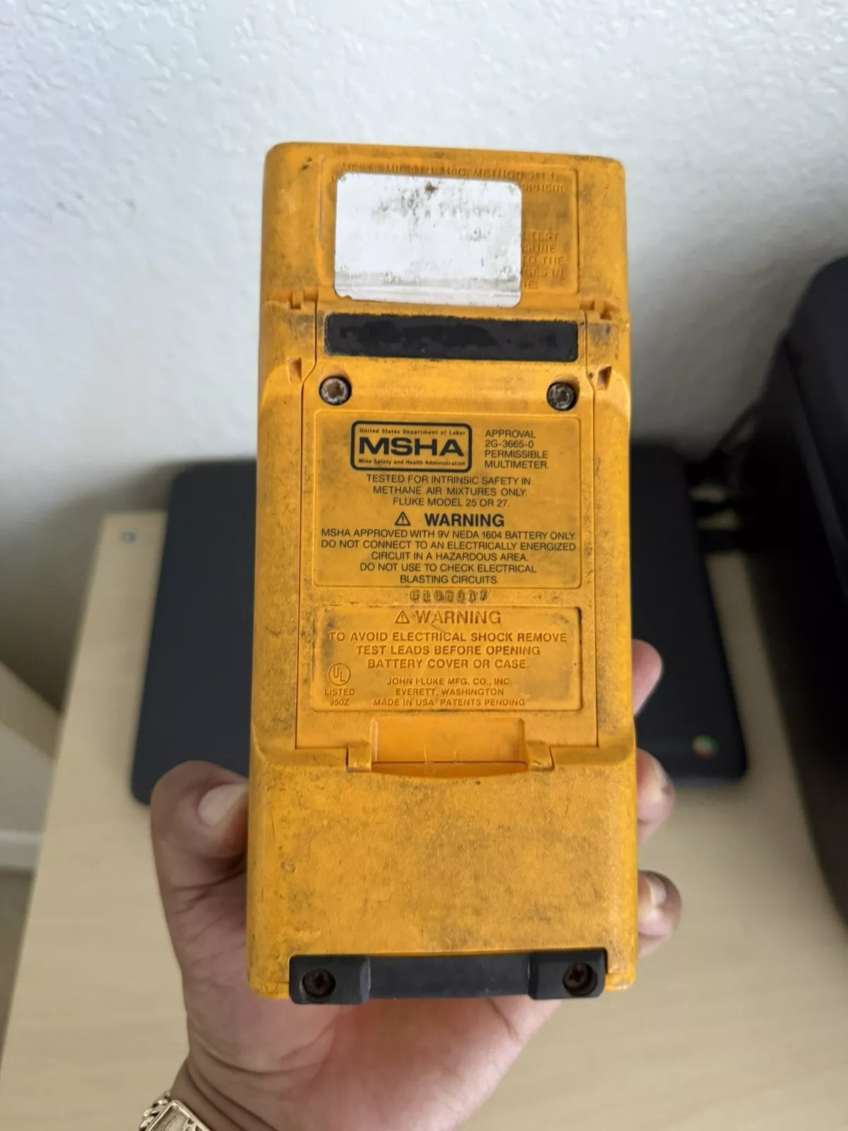 FLUKE 27 Multimeter (For Parts) - Replacement Parts Only