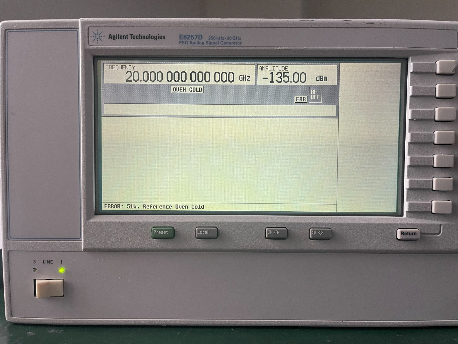 Agilent E8257D PSG 250KHz - 20GHz Analog Signal Generator w/ 1E1 , 1EA, 1ED, 520