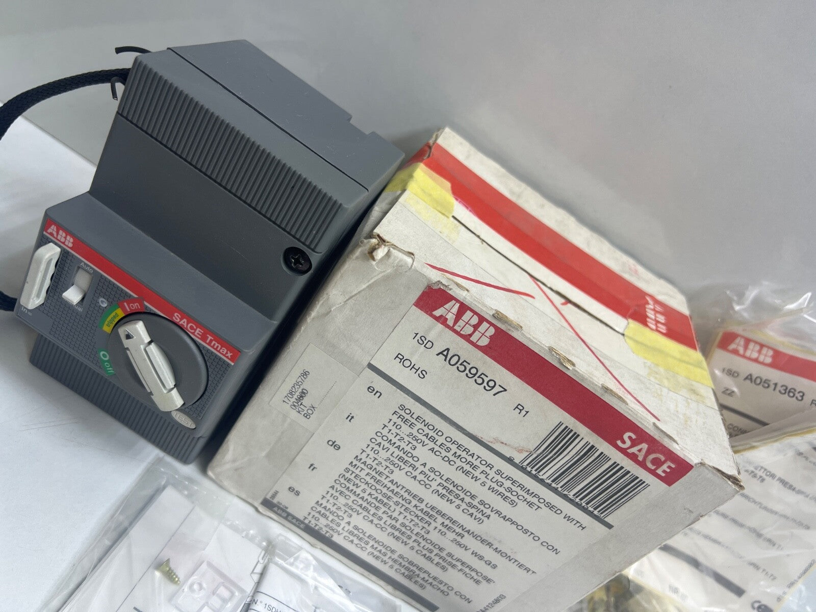 ABB SACE Tmax 1SDA059597R1 Circuit Breaker 110-250VAC/DC