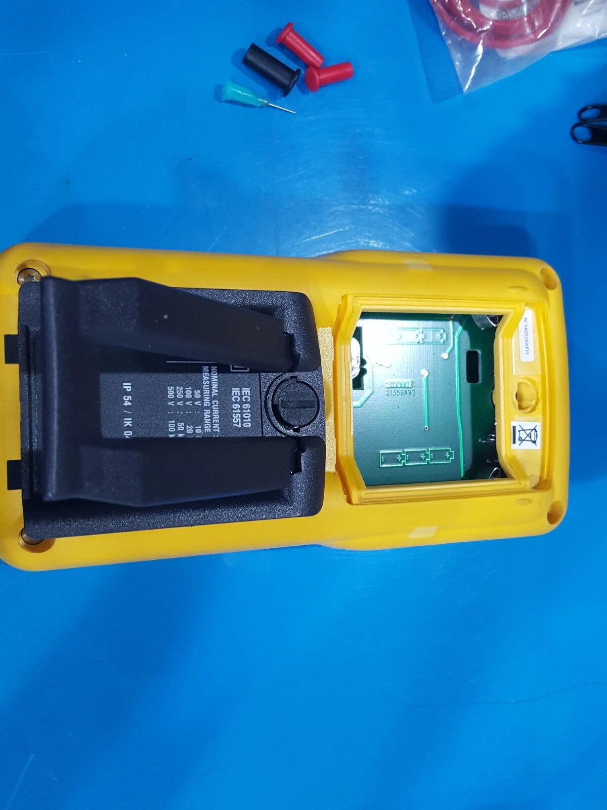 Chauvin-Arnoux C.A 6533 Megohmmeter with Damaged Battery Cover