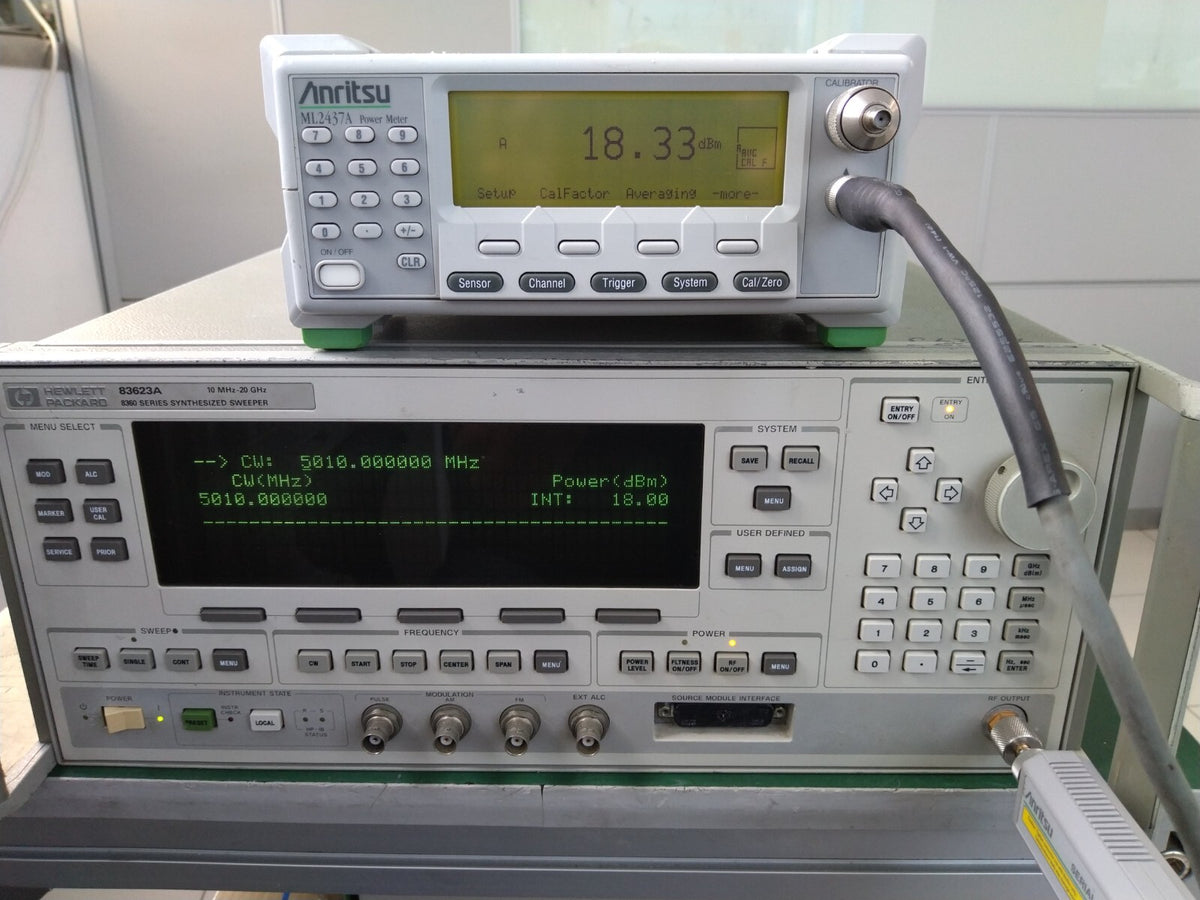 HP Agilent 83623A 10MHz-20GHz Synthesized Sweep Signal Generator_0776