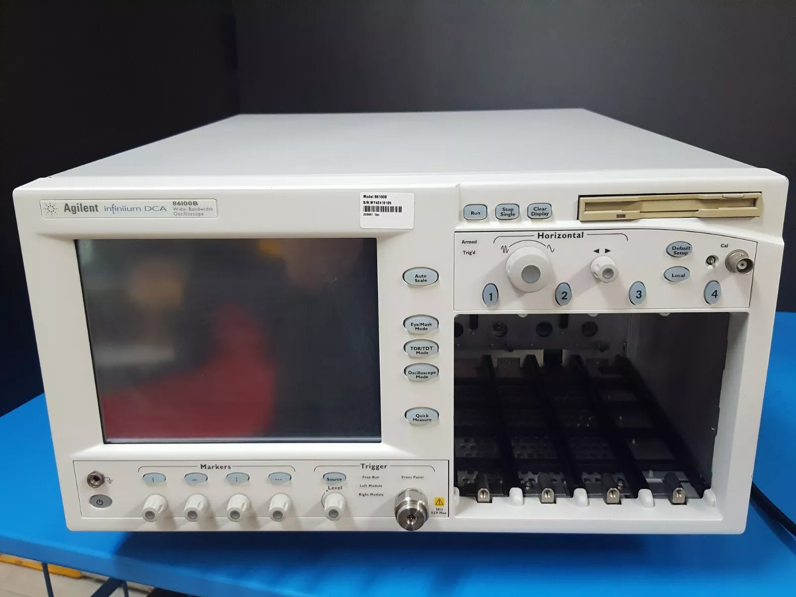 Agilent 86100B Infiniium DCA Wide-Bandwidth Oscilloscope (0125)