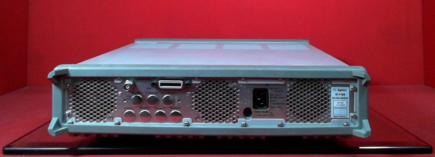 Agilent - Keysight 81110A-81111A DE41B05926 Pulse Pattern Generator 165-330 MHz