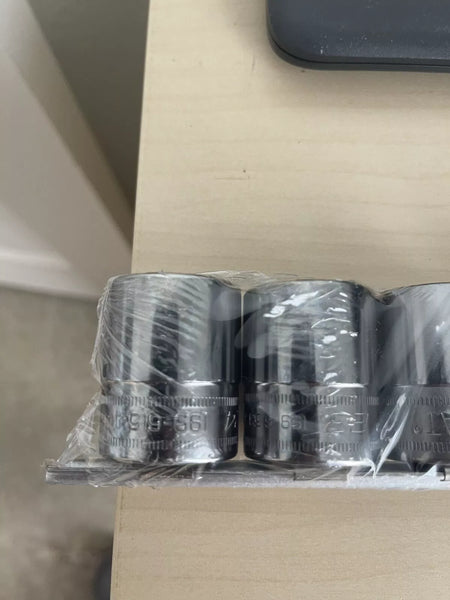CAT/Snap-On Metric 13 Piece Socket Set - New