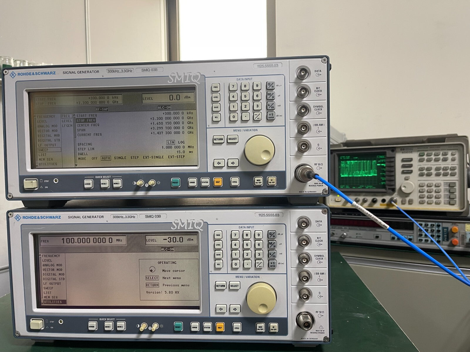 Rohde & Schwarz SMIQ03B Vector Signal Generator 300 kHz-3.3 GHz