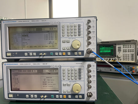 Rohde & Schwarz SMIQ03B Vector Signal Generator 300 kHz-3.3 GHz
