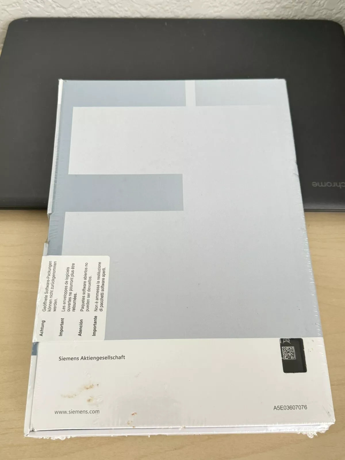 SIEMENS 6AV2107-0UA00-0BB0 - Reliable and Efficient Operator Panel