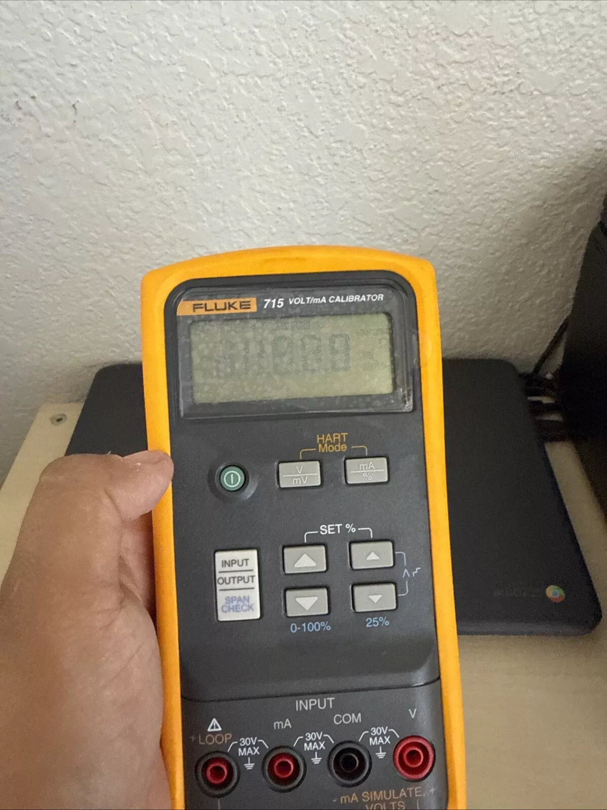 FLUKE 715 Volt/mA Calibrator with Accessories - Tested