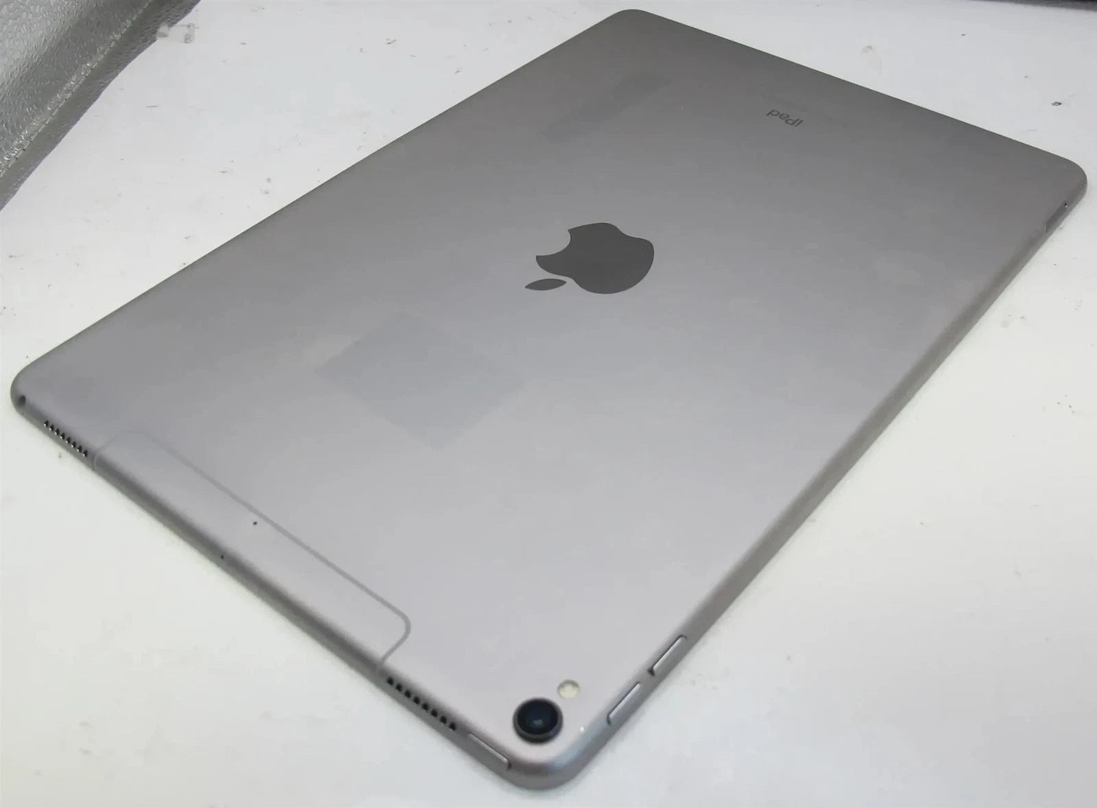Apple iPad Pro 1st Gen A1709 256GB 10.5" Wi-Fi + Cellular MPHG2LL/A - Good