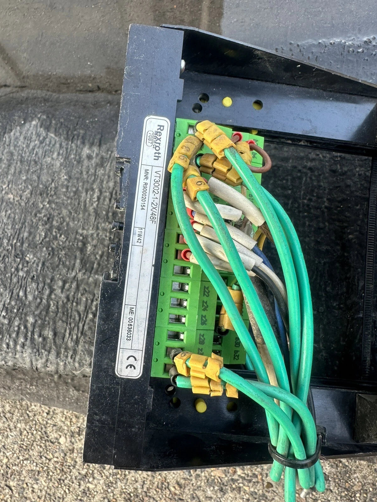 VT3002-1-20/48F R900020154: Fiber Optic Adapter Panel for Networking Applications