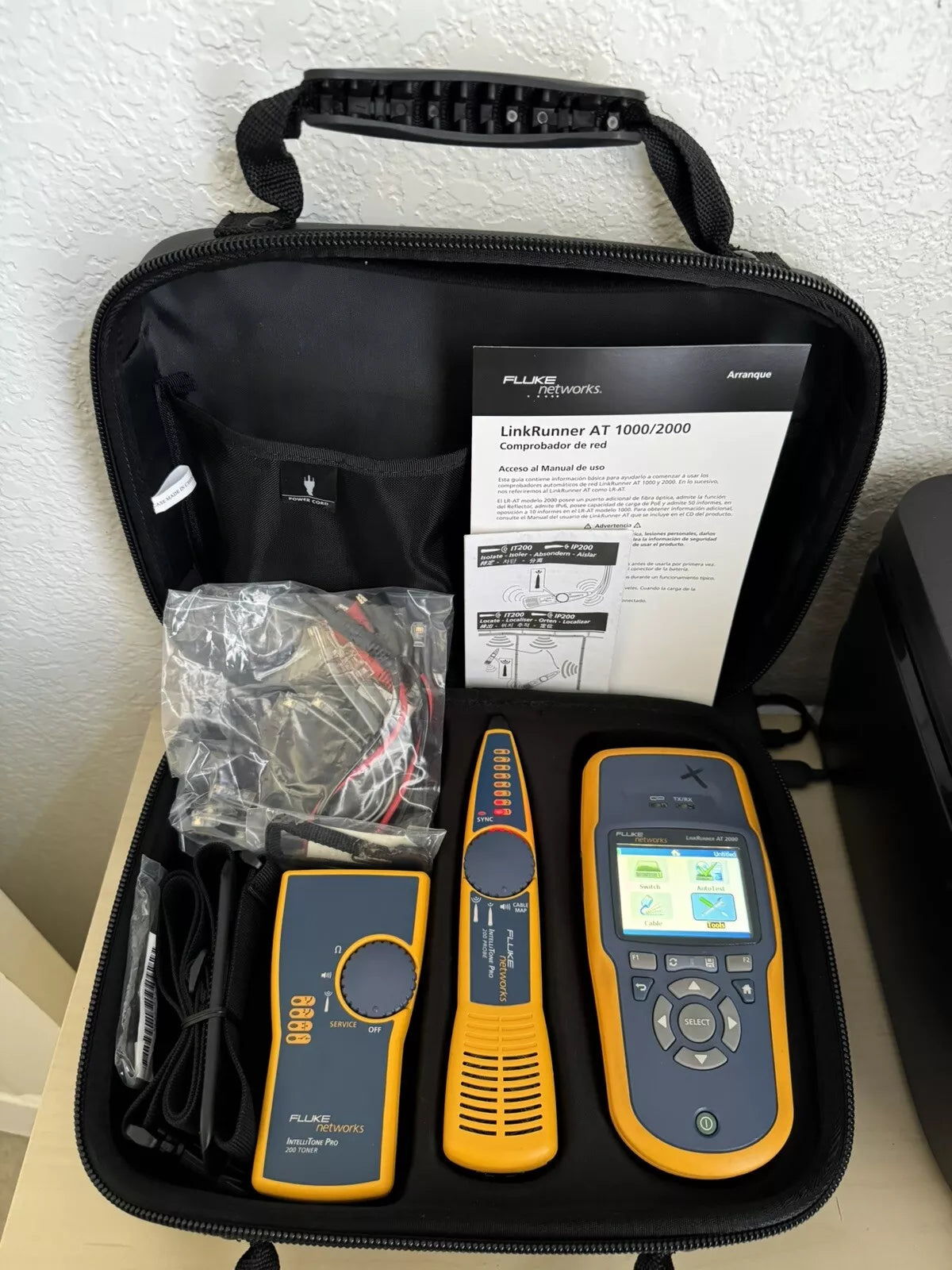Fluke Networks LRAT-2000 LinkRunner AT-2000 Tester Kit (READ) Missing Port