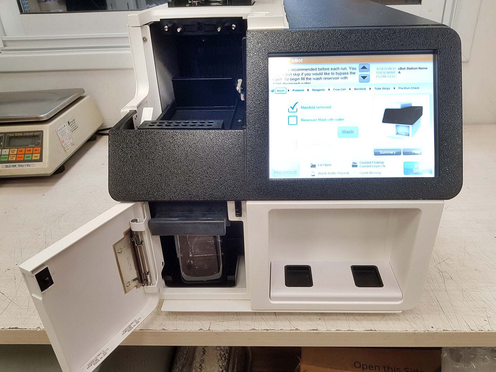 cBot 800 Automated Amplification DNA Sequencer by Illumina
