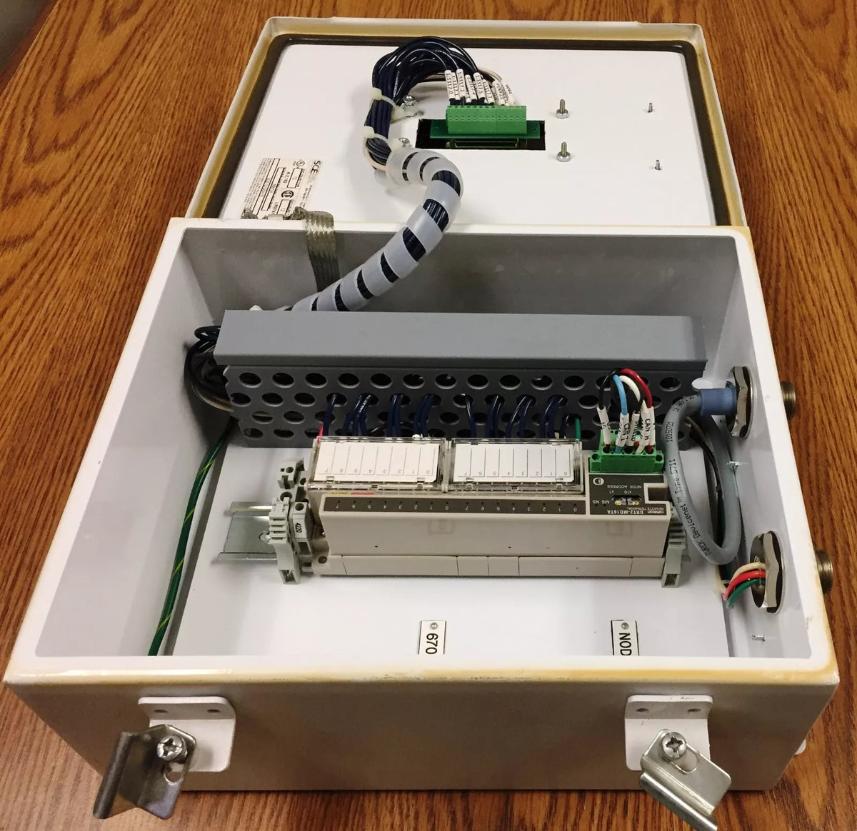 SCE SCE-1210CH-10 Industrial Control Panel with Omron DRT2-MD16TA Remote Terminal