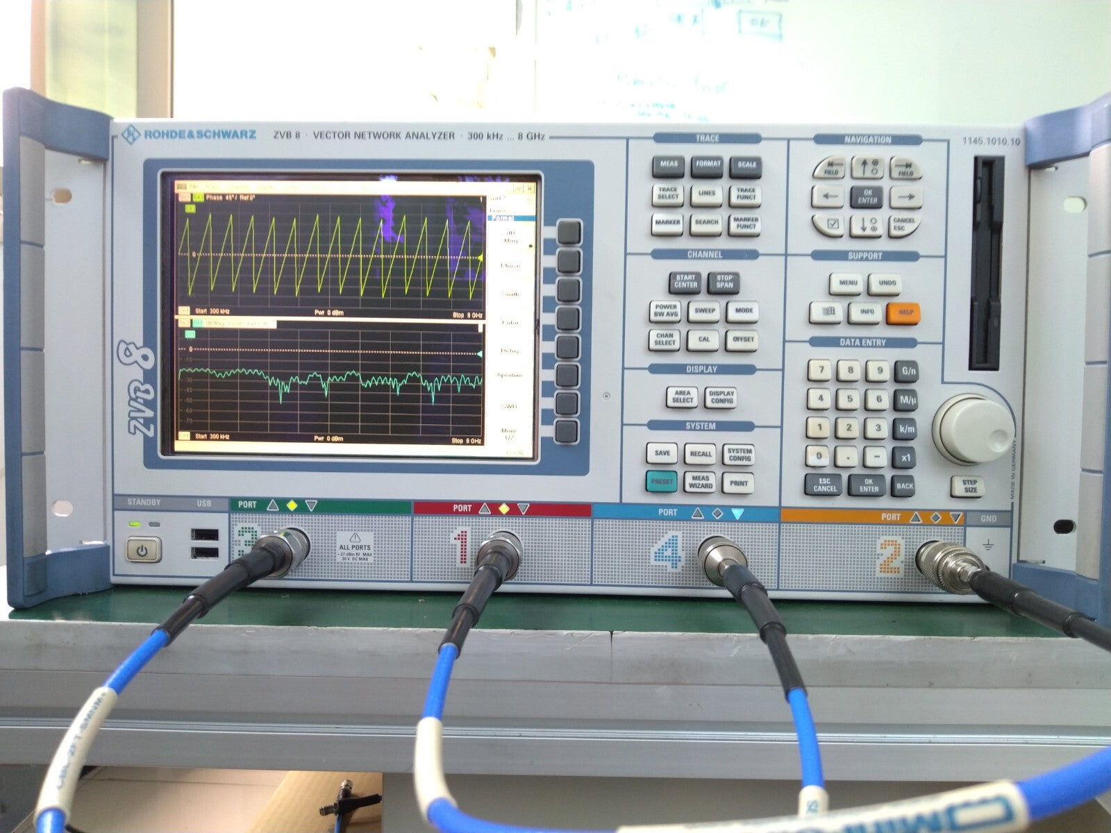 Rohde & Schwarz ZVB8 Vector Network Analyzer 300kHz- 8GHz , 4 ports _ 0385 - XG eqpt