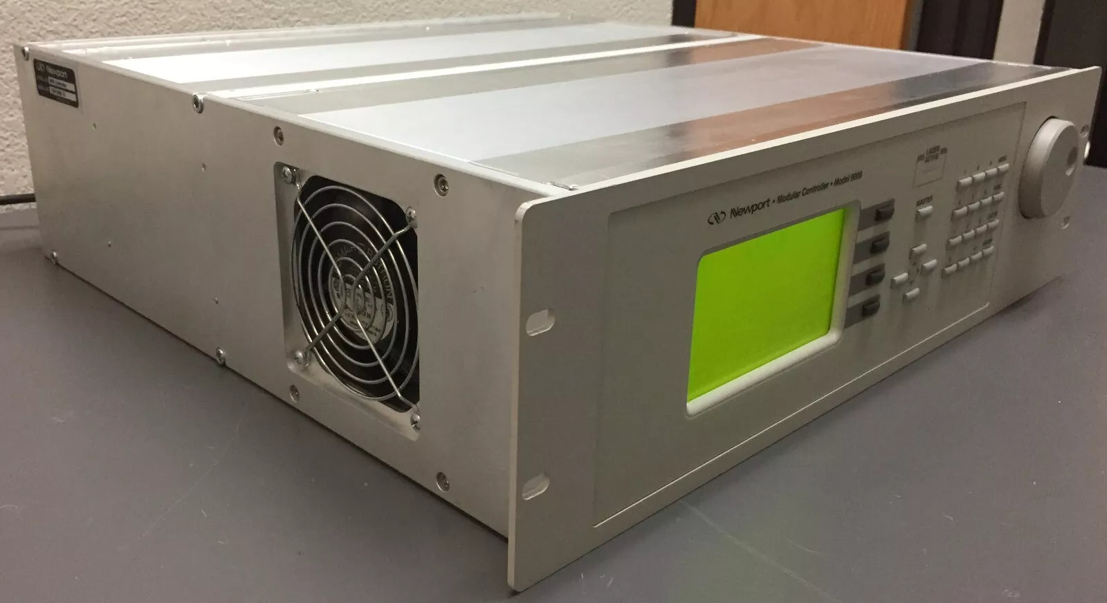 Newport 9008 Laser Diode Controller Mainframe with 6 x 8000-21 Rev C TEC Modules
