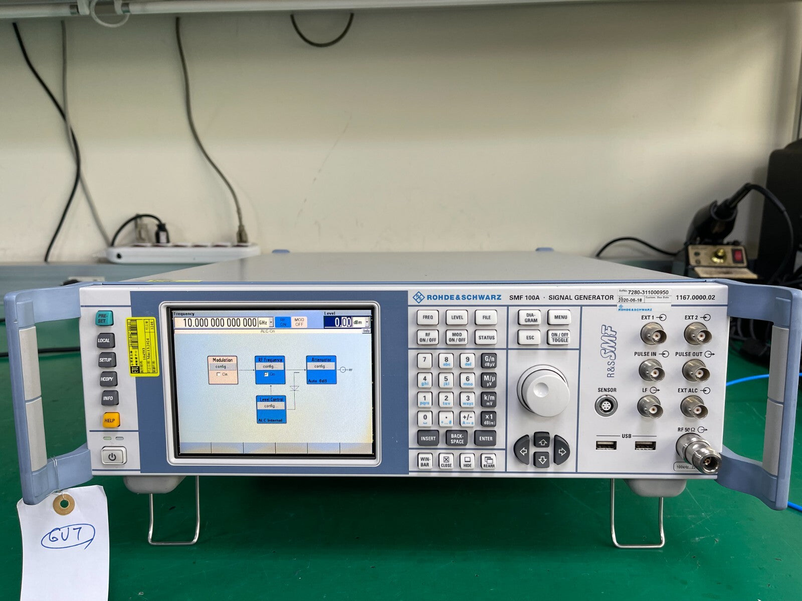 Rohde &amp; Schwarz SMF100A microwave signal generator 100KHz-22GHz _4593