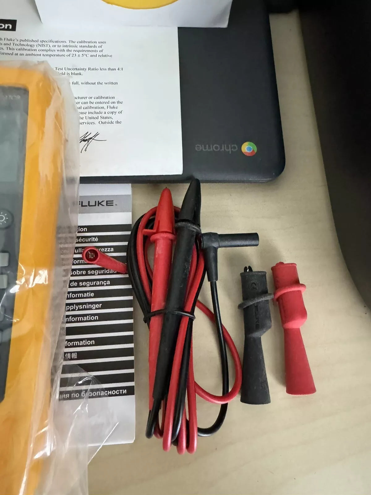 FLUKE 724 Temperature Calibrator Meter - New Sealed