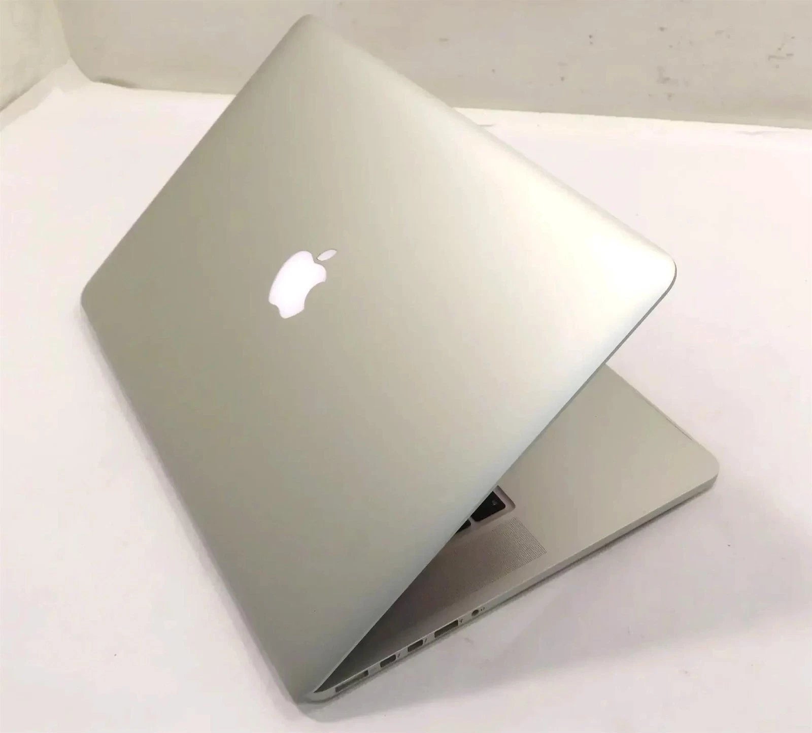 Apple MacBook Pro Late 2013 15.4" Retina A1398 Core i7 2 GHz 8GB 256GB Laptop
