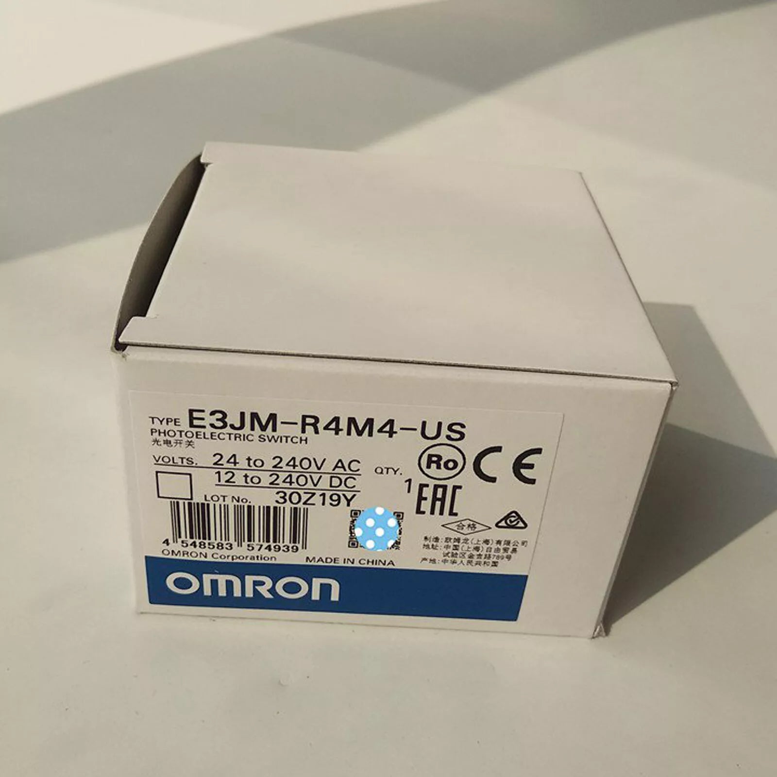 OMRON E3JM-R4M4-US Photoelectric Switch for Industrial Use