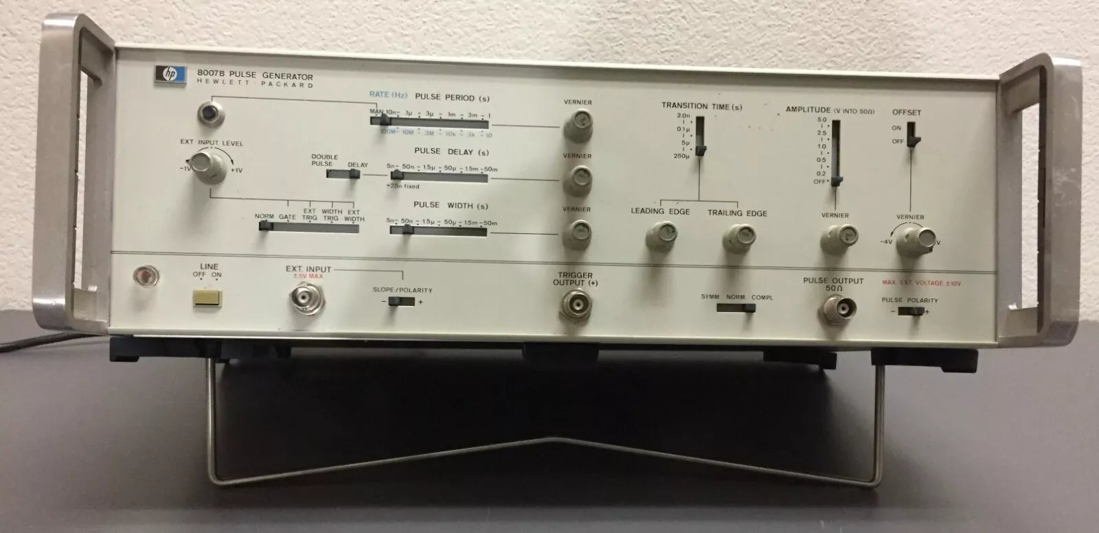 HP 8007B Pulse Generator: Advanced Signal Generation Device