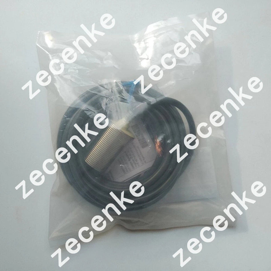 Omron E2EZ-X8D1-N Proximity Switch E2EZX8D1N - 1PC New in Box