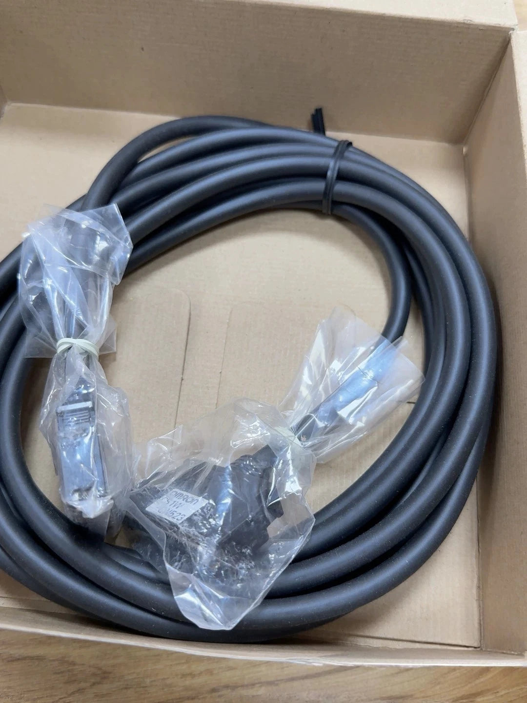 New Original Omron CS1W-CN523 CS1W-CN523 Connector Cable