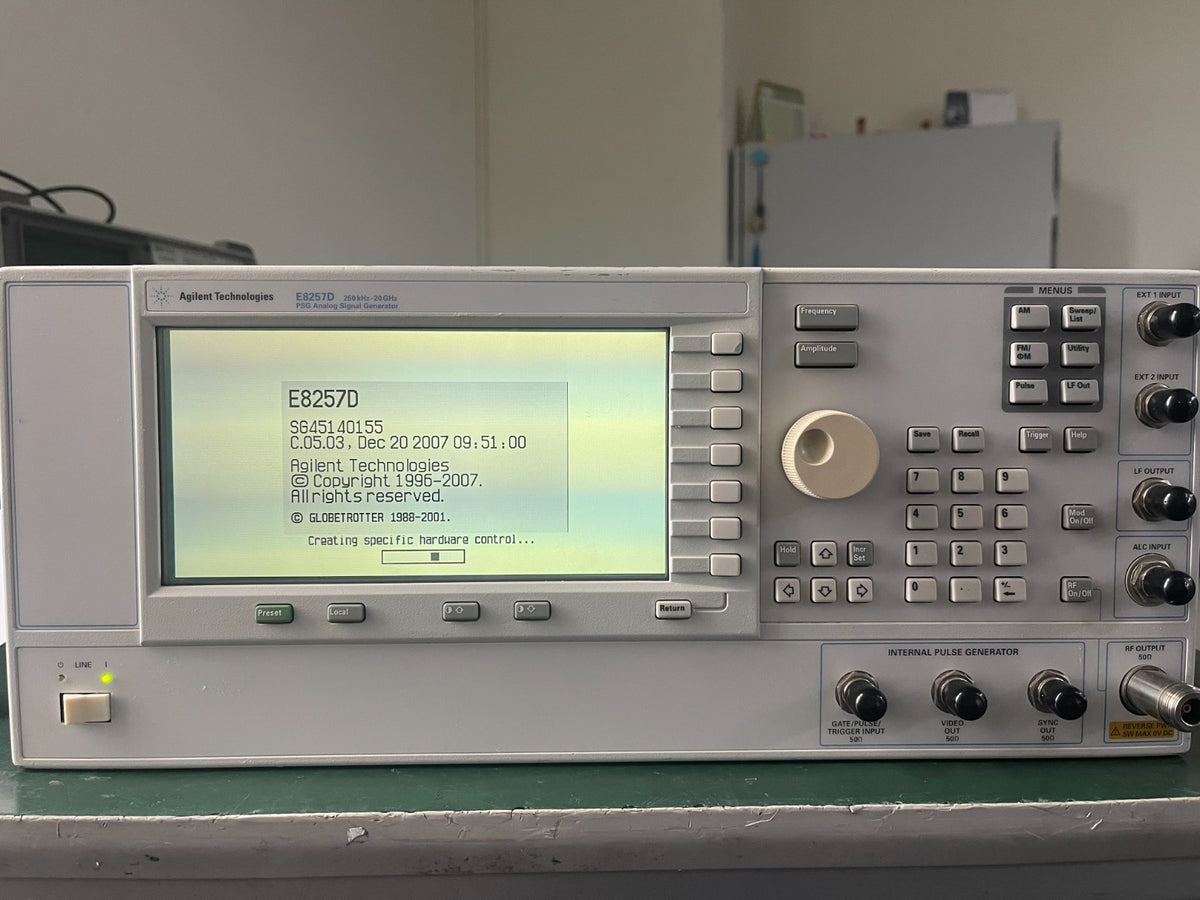 Agilent E8257D PSG 250KHz - 20GHz Analog Signal Generator w/ 1E1 , 1EA, 1ED, 520 - XG eqpt