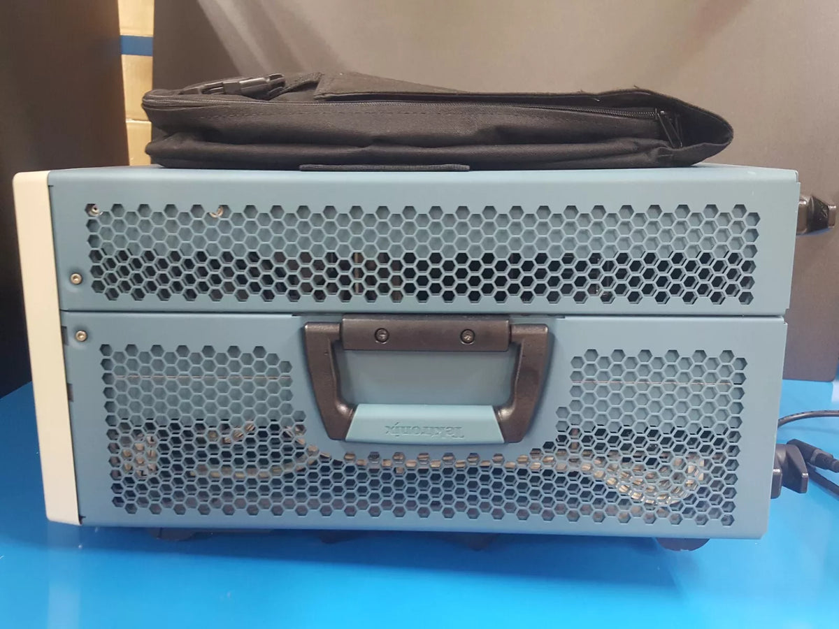 Tektronix AWG5012 Arbitrary Waveform Generator 1.2GS/s (0250)