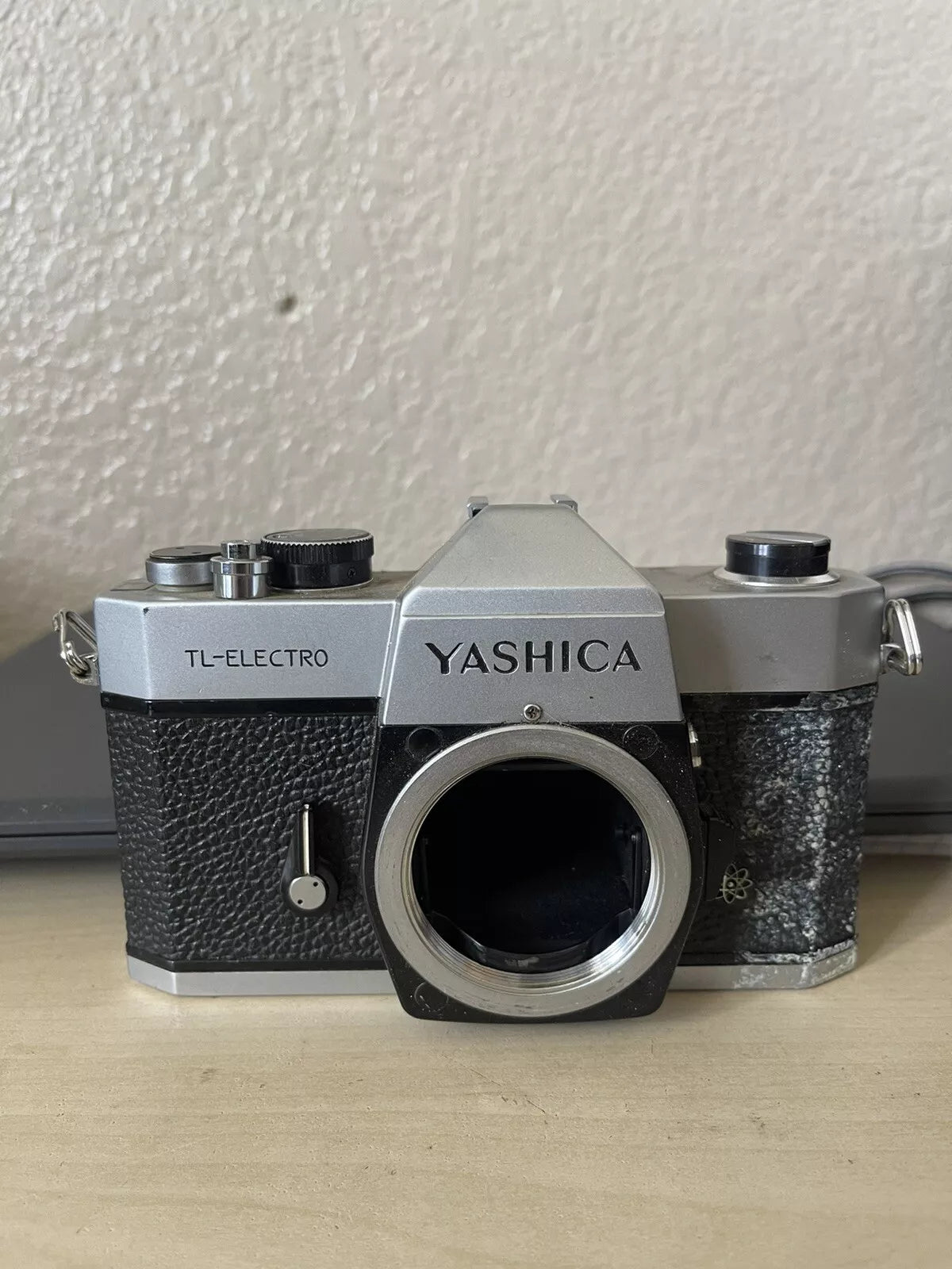Vintage Yashica TL-ELECTRO 35mm Film Camera with Yashinon-DS 50mm 1:1.9 Lens