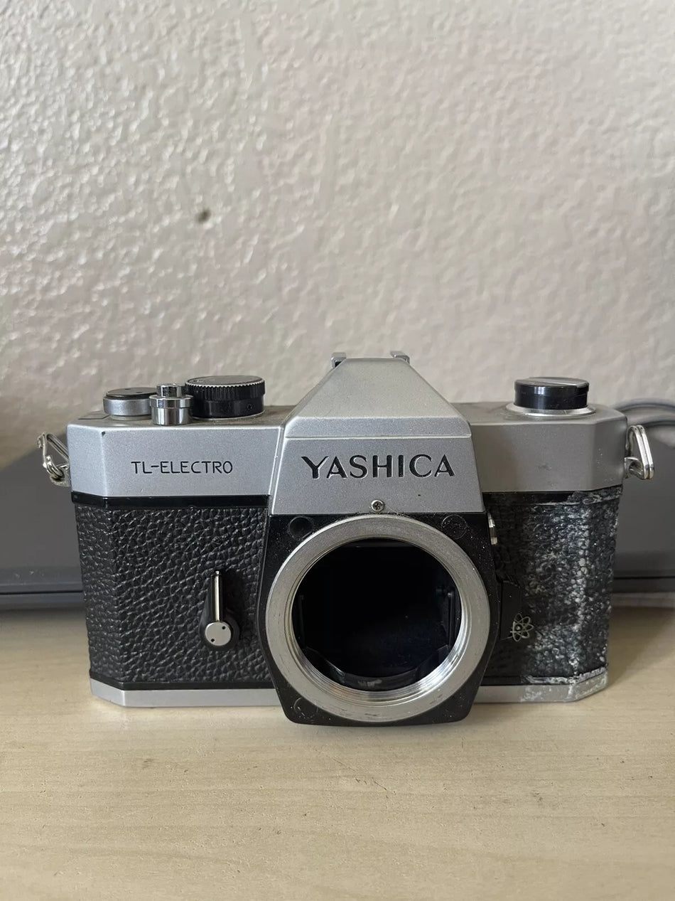 Vintage Yashica TL-ELECTRO 35mm Film Camera with Yashinon-DS 50mm 1:1.9 Lens