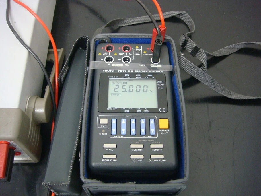 HIOKI 7011 DC Signal Source 0-25.000V 25.000mA