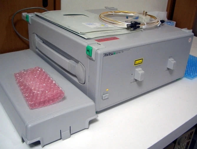 ANRITSU MP9677B/MU967702A  2.4G-11Gb/s E/O,O/E Converter