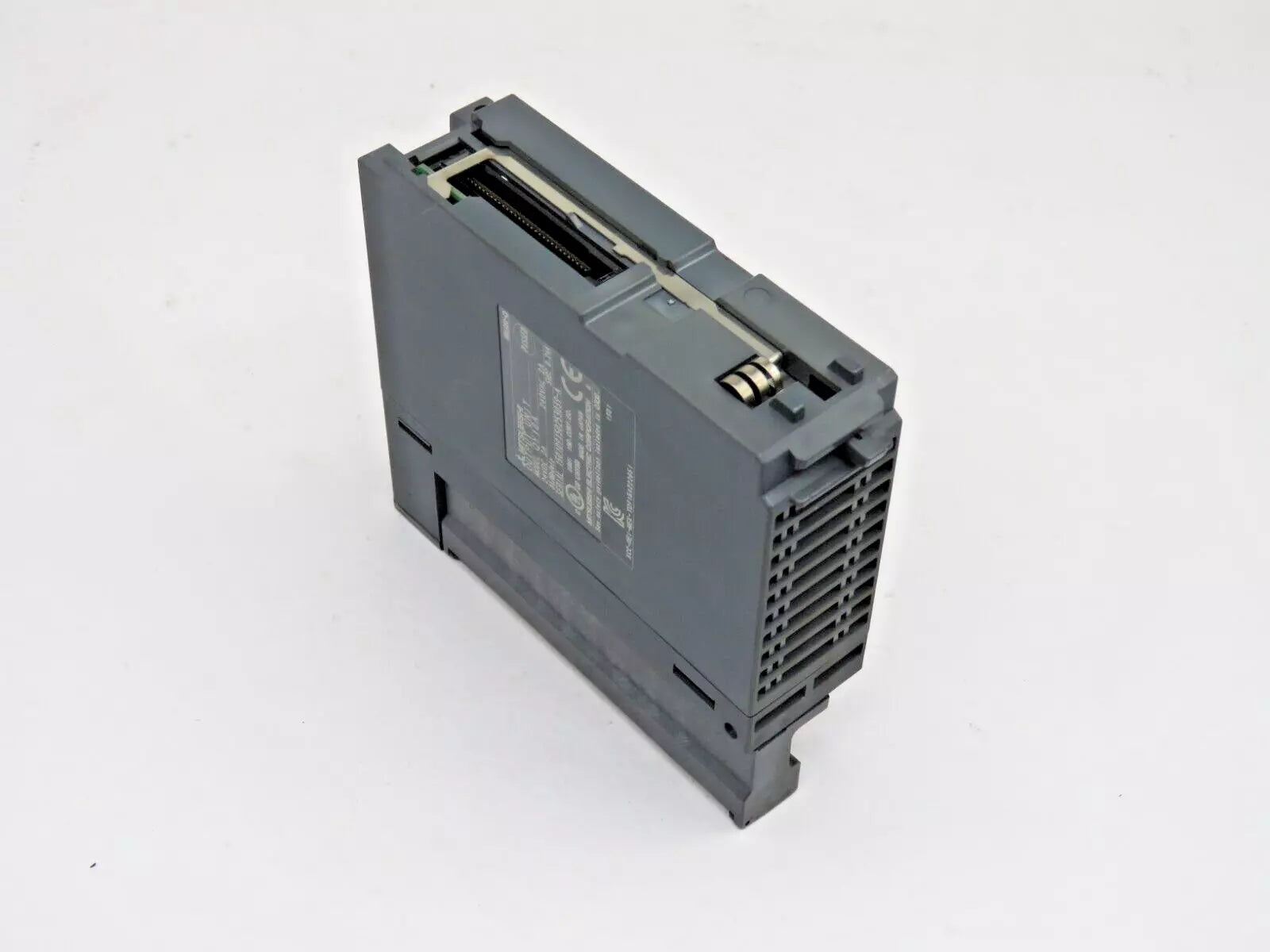 Mitsubishi QY18A Digital Output Module Q Series 240 VAC Used & Tested