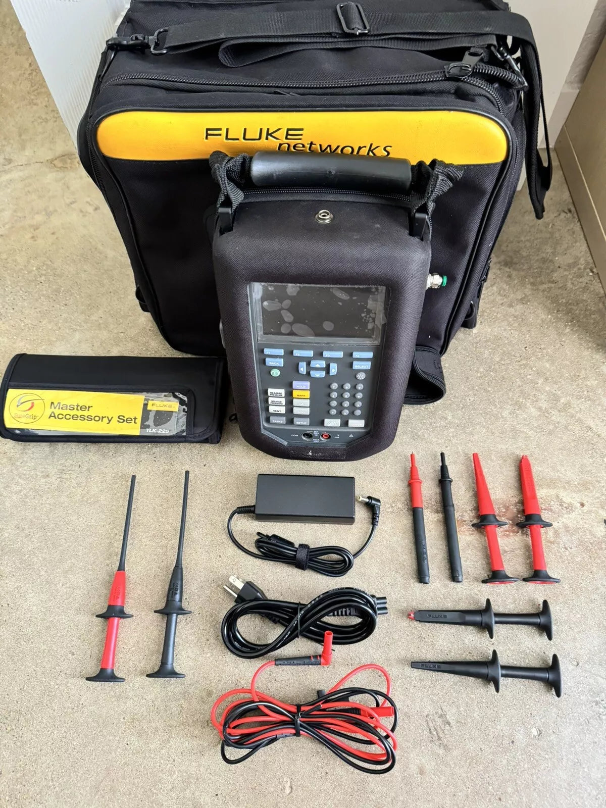 FLUKE 729 FC 300 PSI Automatic Pressure Calibrator with Accessories