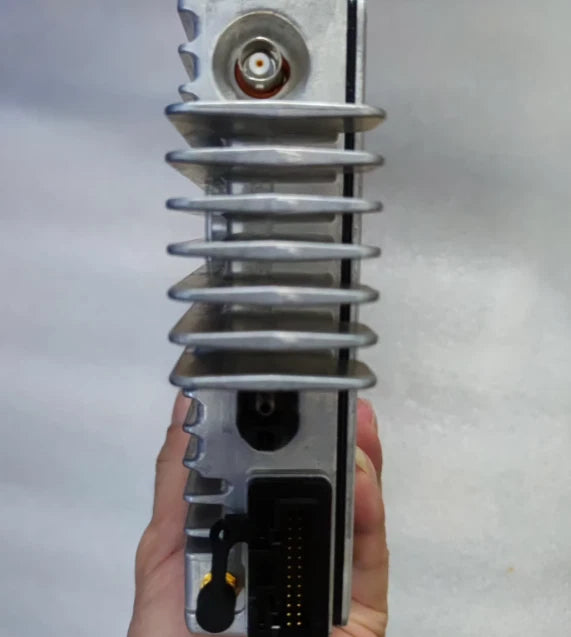 MOTOROLA XiR M8268 PDT Digital Walkie-Talkie Vehicle Cluster Station