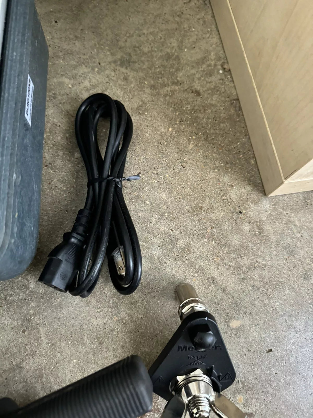 Megger DLRO100X DLRO100XB Digital Low Resistance Ohmmeter & Kelvin Clamp