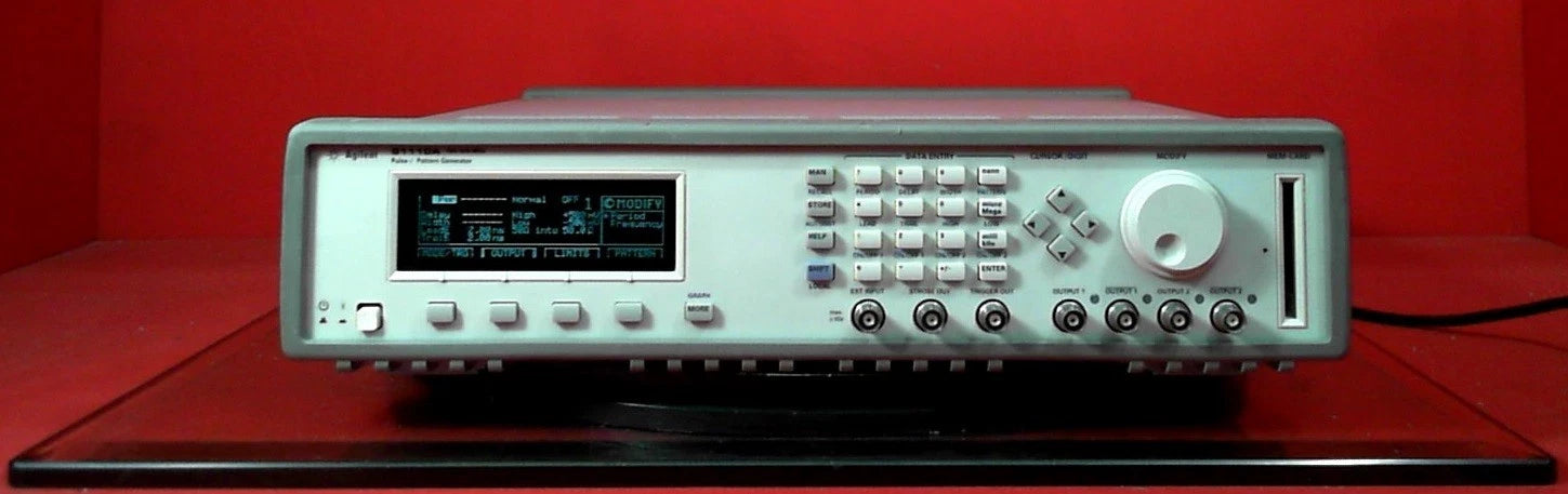 Agilent - Keysight 81110A-81111A DE41B05926 Pulse Pattern Generator 165-330 MHz