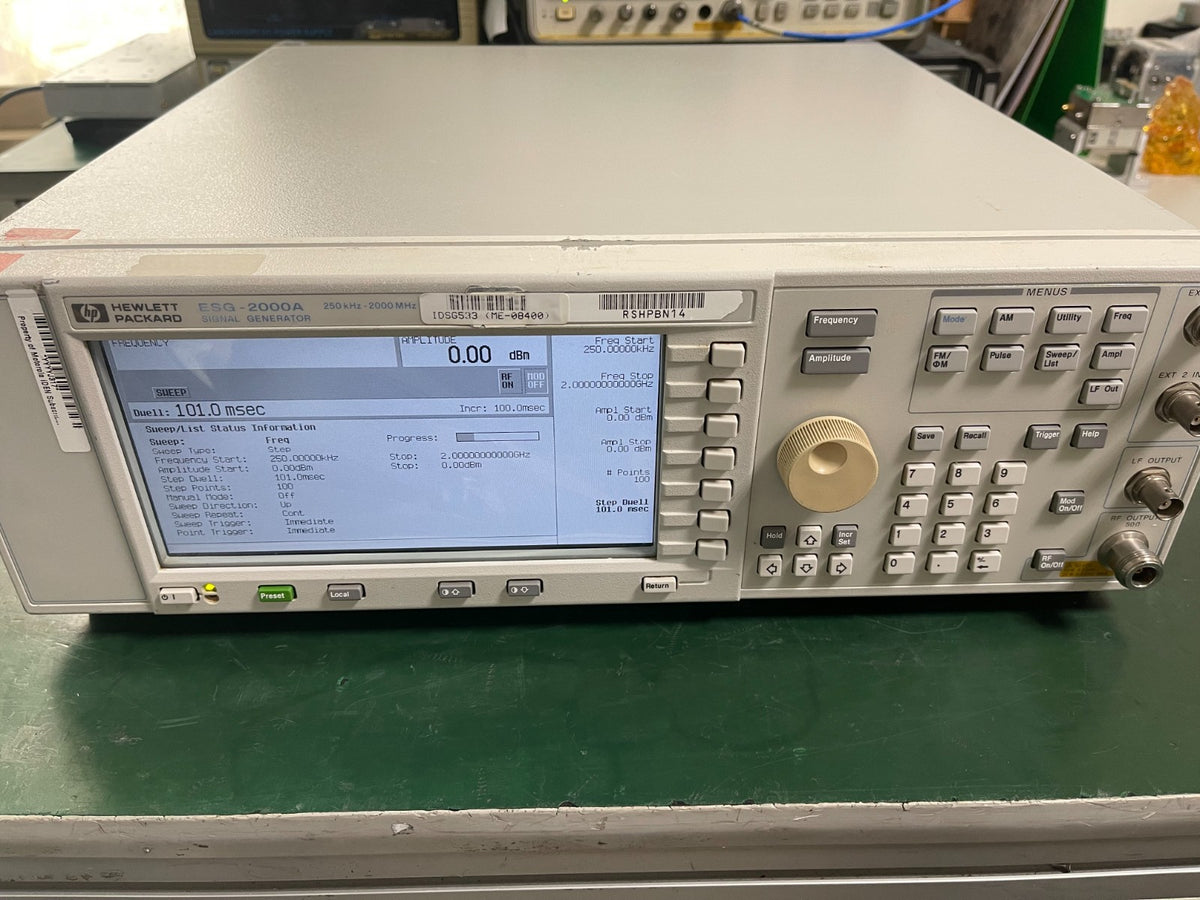 HP Agilent E4420A ESG-2000A Analog RF Signal Generator 250 kHz to 2GHz _0326 - XG eqpt