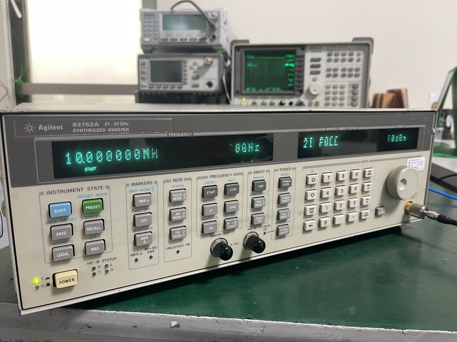 HP Agilent 83752A 10MHz-20GHz Synthesized Sweep Signal Generator ,w/Opt 1E5_2318