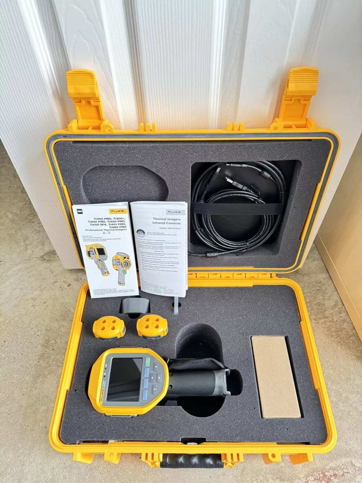 FLUKE TI480PRO IR Camera 60Hz, 640 x 480 Resolution, 2 Batteries with Charger & Case